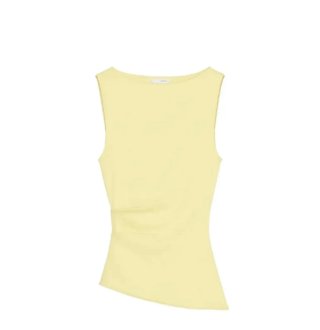 Camiseta asimétrica amarilla.
