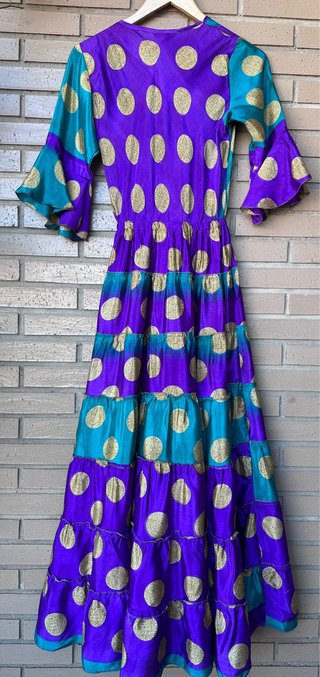 Vestido largo de seda con lunares