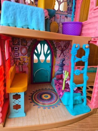 Casa Encantimals con 4 muñecos