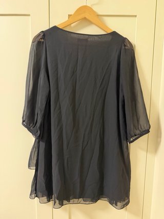Vestido negro con volantes