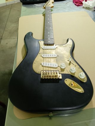 Guitarra Stratocaster Negra Personalizada