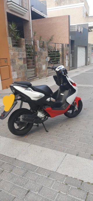 Yamaha Aerox NS 50 Blanca y Roja