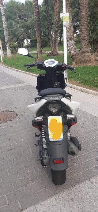 Yamaha Aerox NS 50 Blanca y Roja