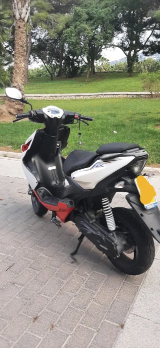Yamaha Aerox NS 50 Blanca y Roja