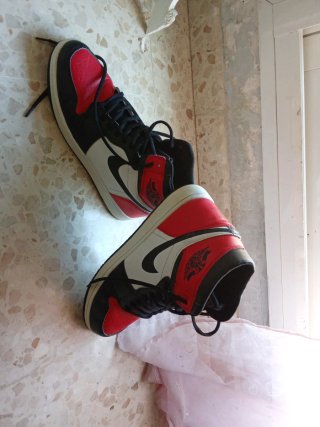 Zapatillas Jordan Talla 42 Negras y Rojas