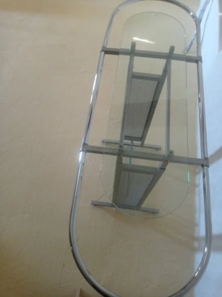 Perchero Metálico con Estante de Cristal
