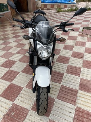 Honda NC700S Naked Blanca y Negra
