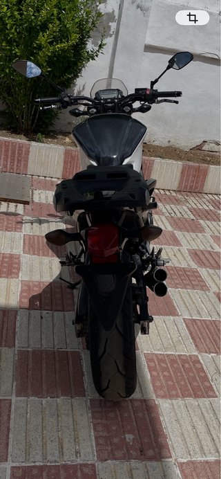 Honda NC700S Naked Blanca y Negra