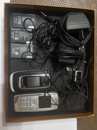 Lote 2 Móviles Nokia 3120 y Nokia 6131 plegable