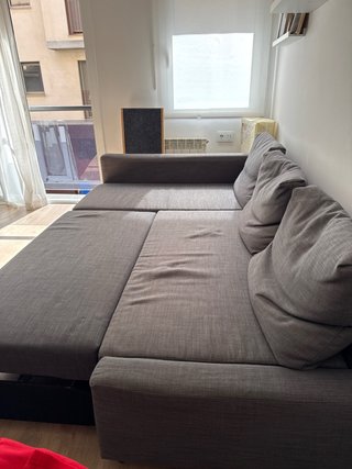 Sofá cama FRIHETEN de 3 plazas con chaiselongue