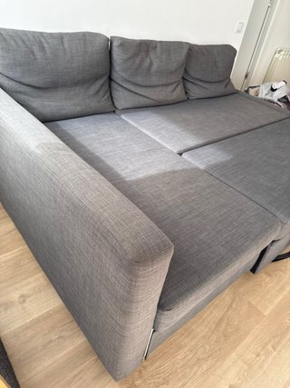 Sofá cama FRIHETEN de 3 plazas con chaiselongue