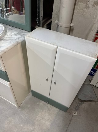 Mueble baño con espejo y armario