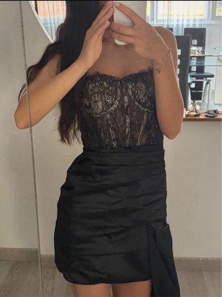 Vestido elegante negro encaje