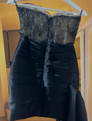 Vestido elegante negro encaje
