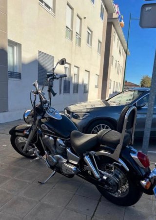 Honda Shadow VT 750 - Moto Cruiser Negra
