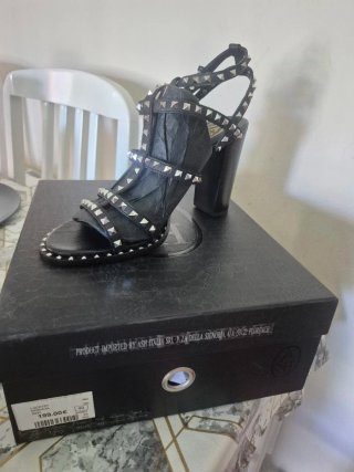 Sandalias ASH negras con tachuelas