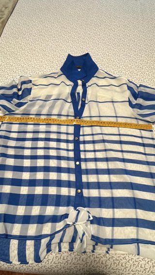 Camisa de rayas azul y blanca