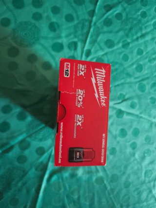 Cargador y Baterías Milwaukee M12