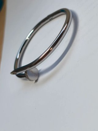 Pulsera estilo clavo con circonitas de Cartier