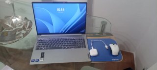 Portátil Lenovo Plata y Blanco