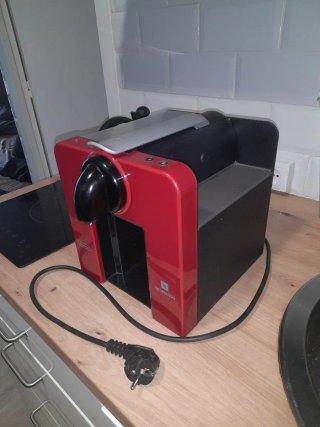 Cafetera DeLonghi Nespresso Roja