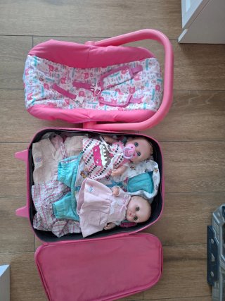 Muñecas en hamaca rosa+ trolley+ropitas
