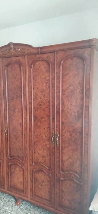 Conjunto habitación madera y mármol