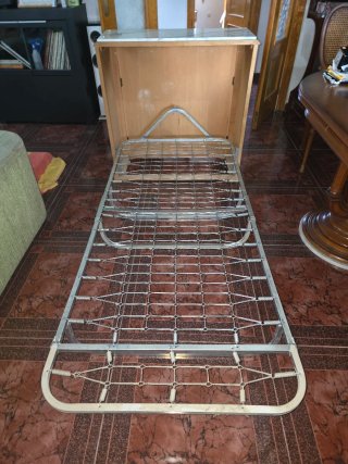 Mueble cama estilo recibidor con tapa de mármol