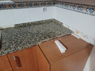 Muebles de cocina y encimera de mármol. GRATIS.