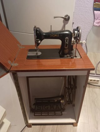 Máquina de coser Sigma antigua
