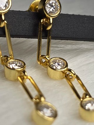 Orecchini pendenti con diamante e certificato