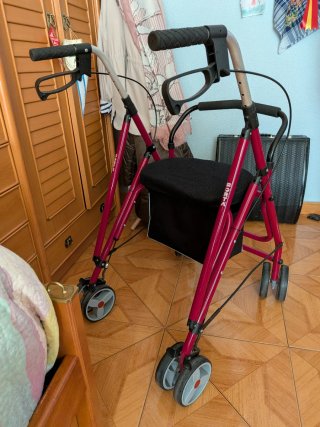 Andador 4 ruedas con asiento y freno