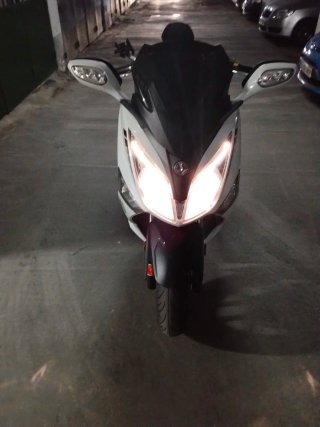 Maxi Scooter SYM 125cc Blanca y Negra