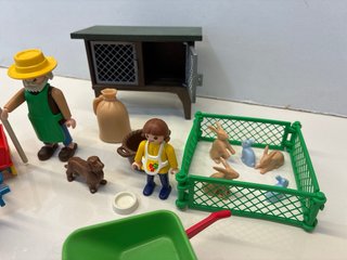 Playmobil 3751 Granjero con Conejos y Accesorios