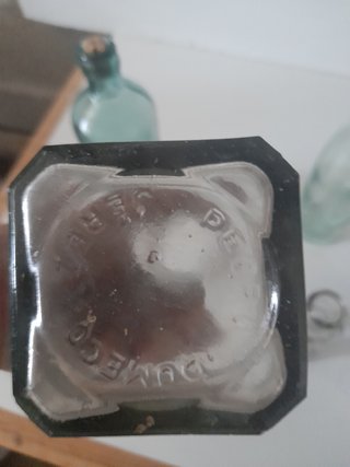 Botellas antiguas de la Enfermería de Huesca