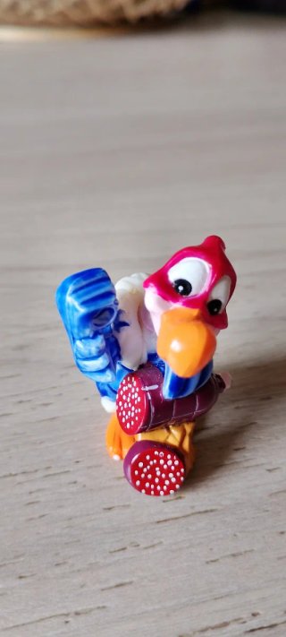 15 figuras huevos Kinder