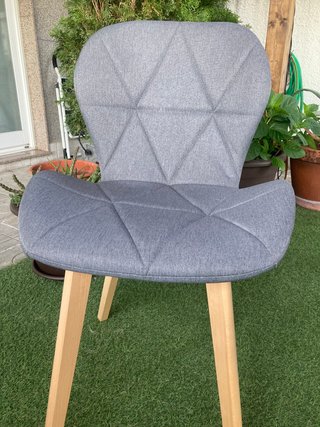 Silla de comedor de tela y madera