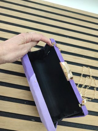 Bolso de fiesta tipo clutch morado