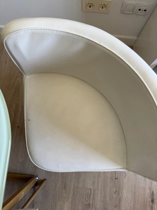 Mesa de comedor de diseño + sillas (hasta20/5/26)