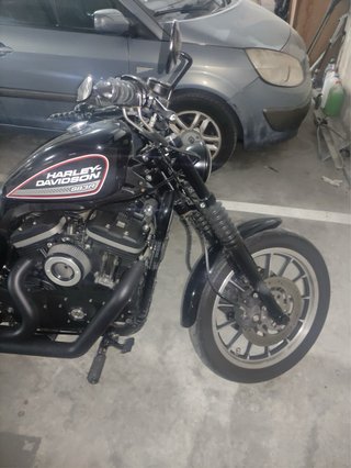 Harley-Davidson 883R Negra