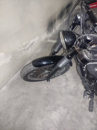 Harley-Davidson 883R Negra