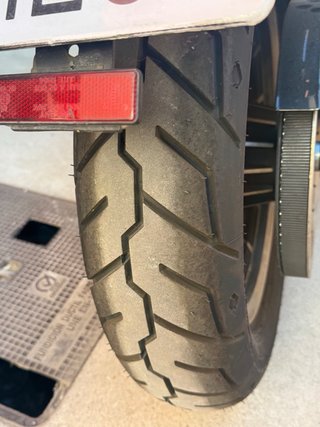 Harley-Davidson 883R Negra
