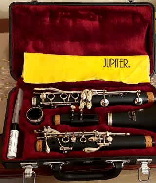 Clarinete Jupiter con accesorios