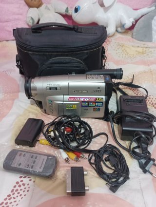 Videocámara Panasonic VX27 con accesorios