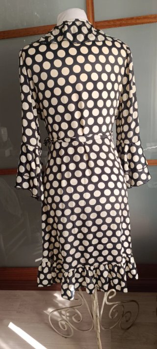 Vestido de lunares negro y blanco