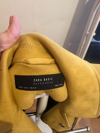 Cazadora efecto ante Zara amarilla Talla S