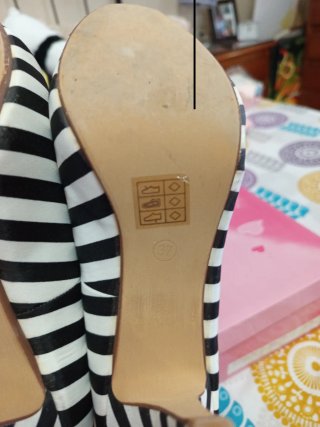 Zapatos tacón bajo rayas cebra
