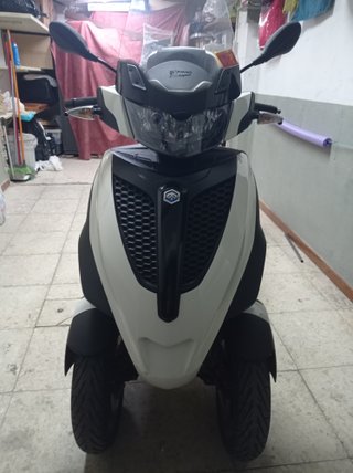 Piaggio MP3 Yourban 300 Scooter