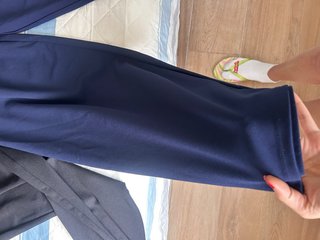 Pantalones anchos negros y azules