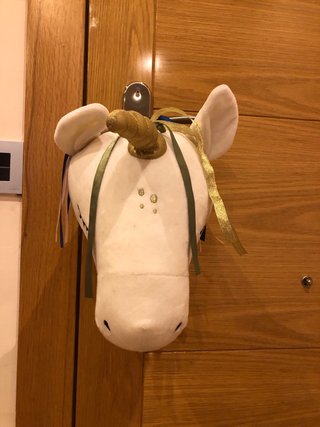 Peluche Unicornio con Cuerno Dorado
